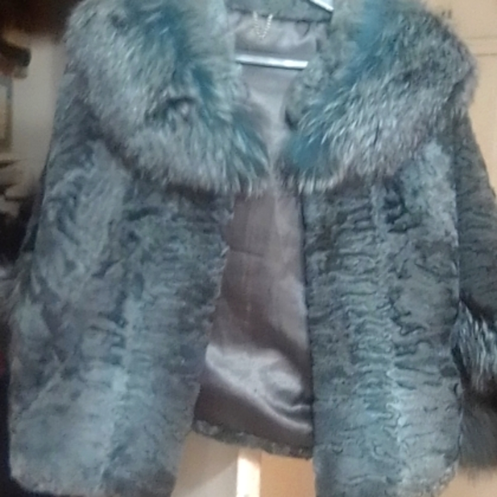 Fox fur coat size 44 UK, euro. About a 10to 12 US. XL.
